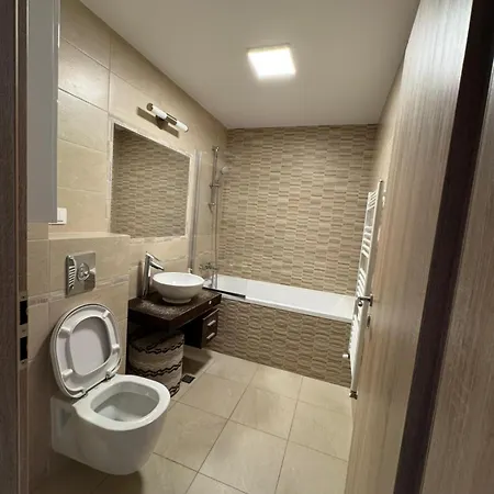 Coresi Long Stay Apartment Freeparking Gbwifi Storage Apartmán *